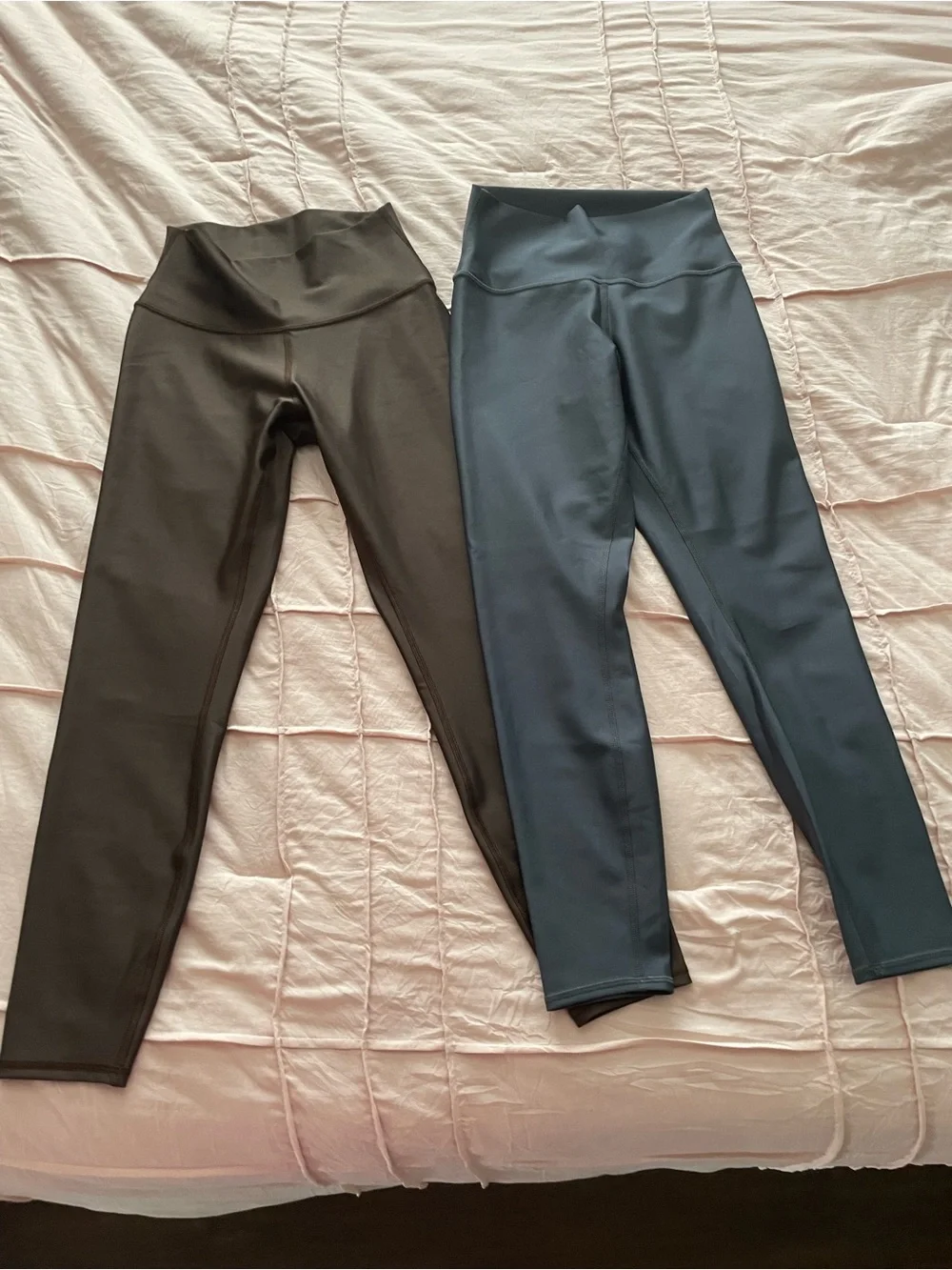Alo yoga airlift legging bundle. Colors Anthracite & espresso - Picture 2 of 4